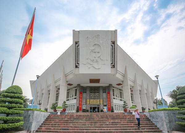 Giá Vé Tham Quan Bảo Tàng Hồ Chí Minh