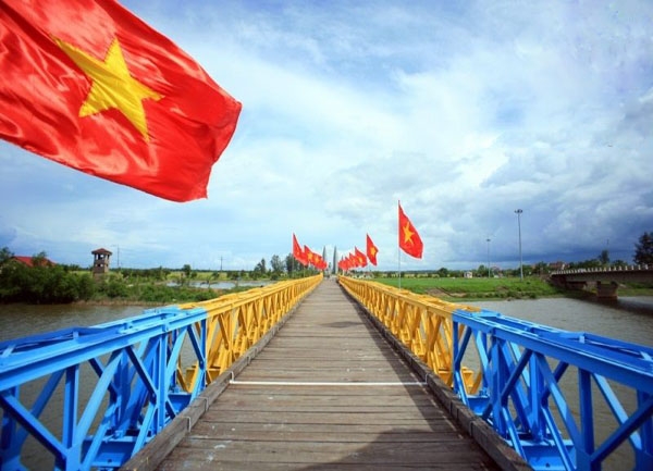 Giá vé tham quan du đôi bờ sông Hiền Lương