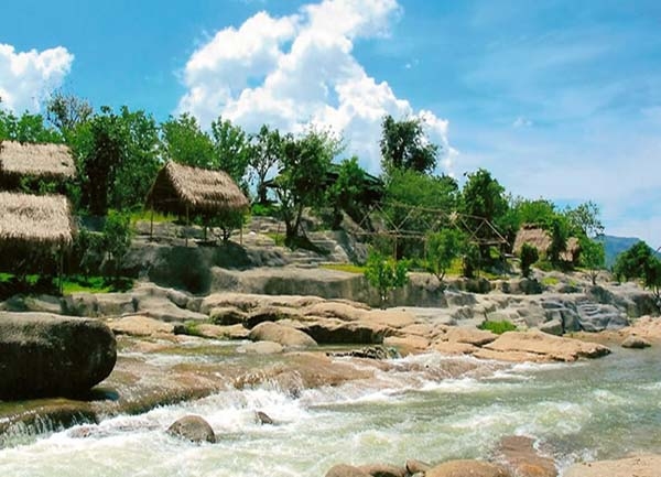 Giá vé tham quan khu du lịch sinh thái Waterland Thạch Lâm