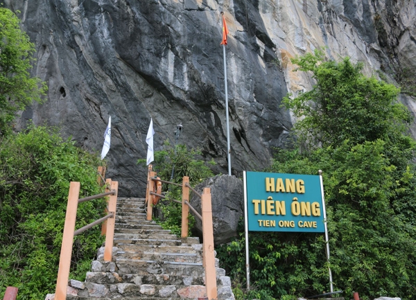 Giá vé tham quan hang Tiên Ông - Hạ Long