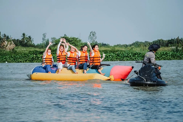 tour-đi-khu-du-lịch-tre-việt