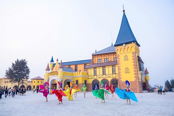 VinWonders-Cửa-Hội