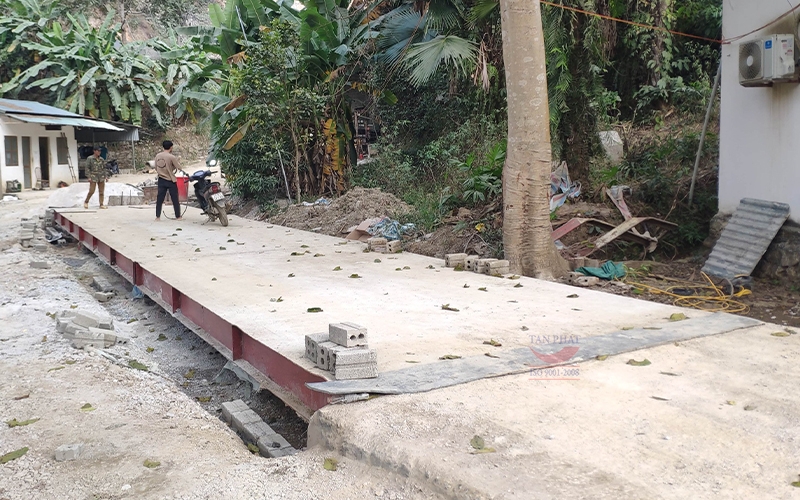 Cân ô tô 120 tấn sàn bê tông cốt thép dài 18m lắp đặt tại tỉnh Yên Bái