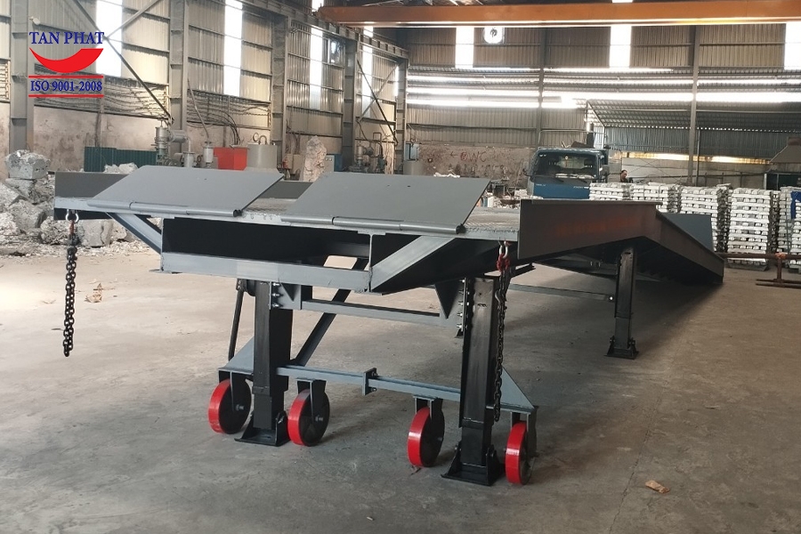 Xuất bán cầu lên container 8 tấn giá rẻ tại Quảng Ninh