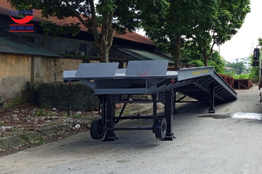 Sản xuất bàn giao cầu dẫn xe nâng 12 tấn tại KCN Quế Võ II, Bắc Ninh