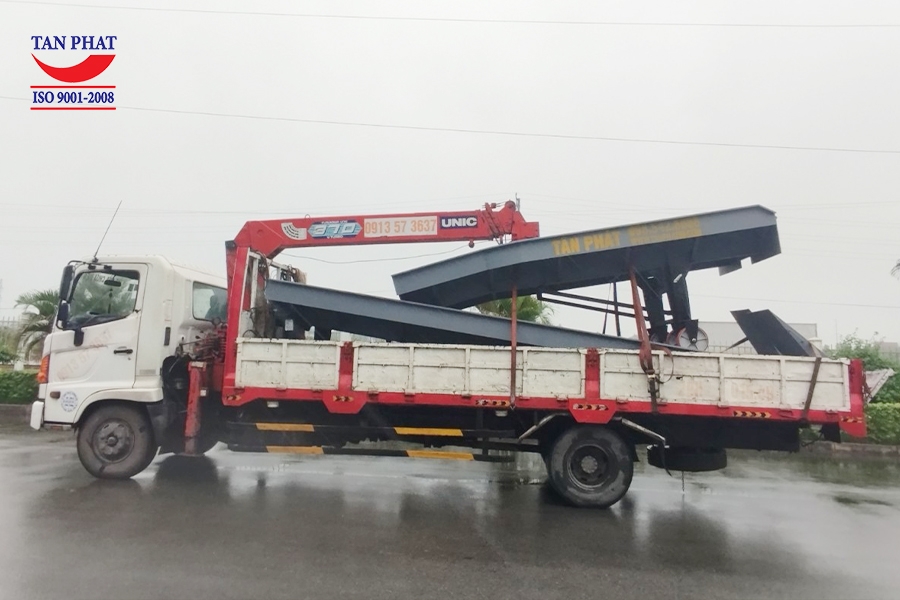 Lắp đặt cầu lên container 6 tấn tại Hà Nội