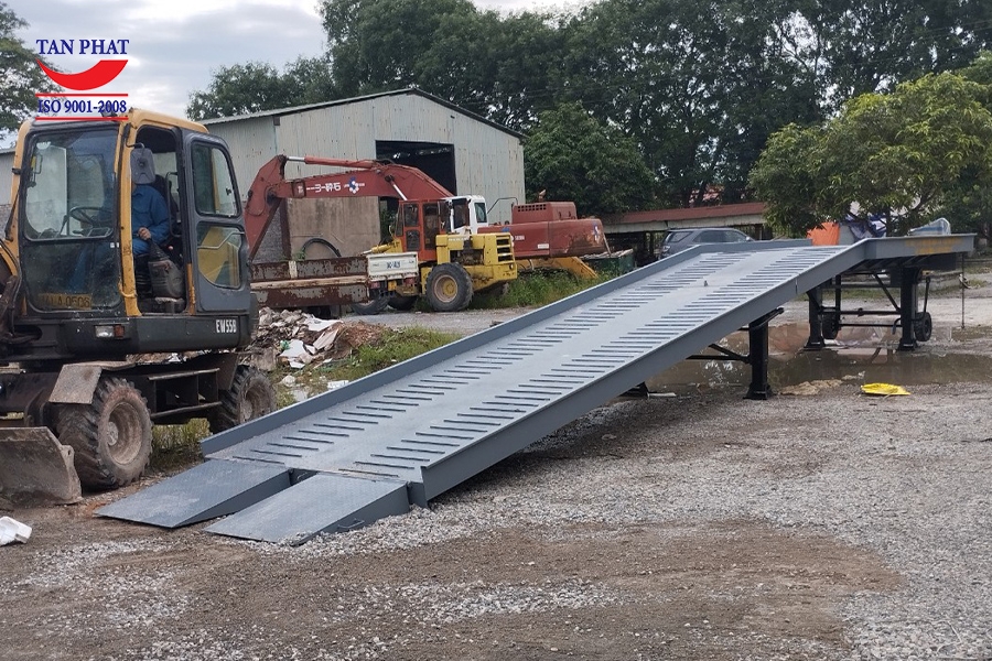 Cầu lên container 8 tấn lắp tại Ninh Bình