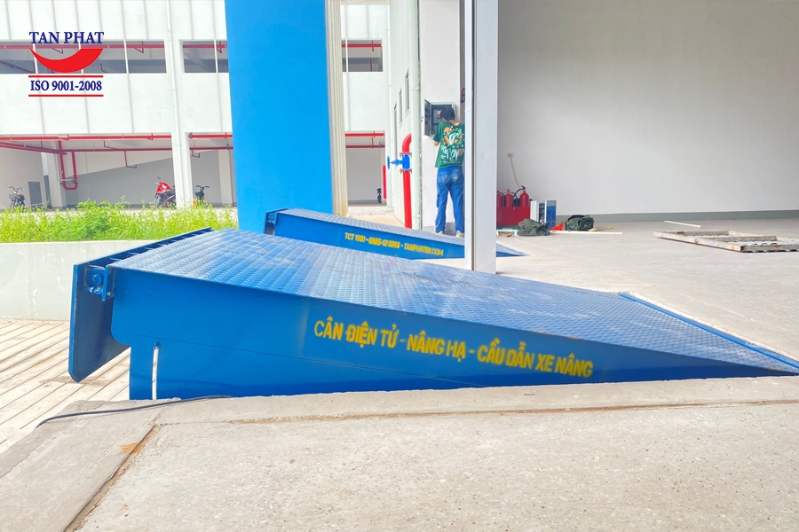 Lắp đặt dock leveler 6 tấn tại Bắc Giang