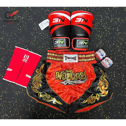 COMBO TẬP BOXING CƠ BẢN GĂNG BOXING + BĂNG ĐA + QUẦN MUAY + TẤT BẢO VỆ - ĐỎ