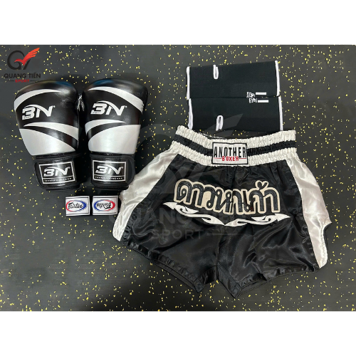 COMBO TẬP BOXING CƠ BẢN GĂNG BOXING + BĂNG ĐA + QUẦN MUAY + TẤT BẢO VỆ - ĐEN