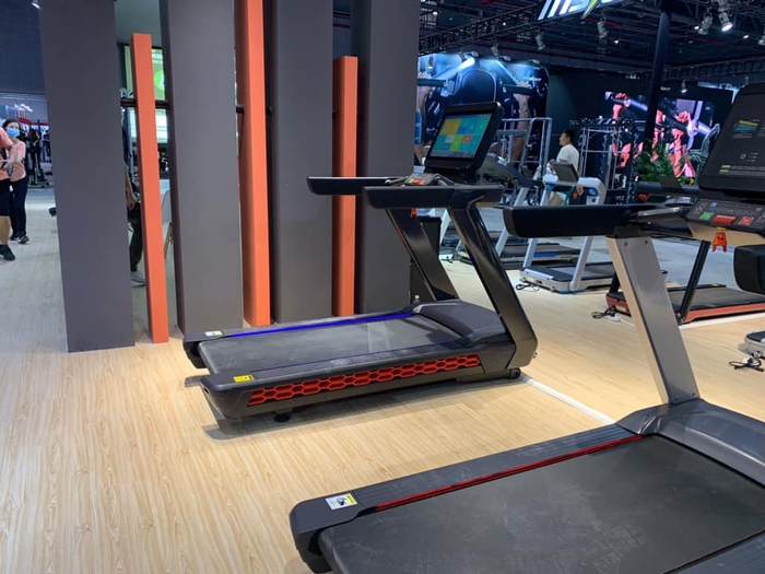 Máy chạy bộ phòng Gym Sakura V8