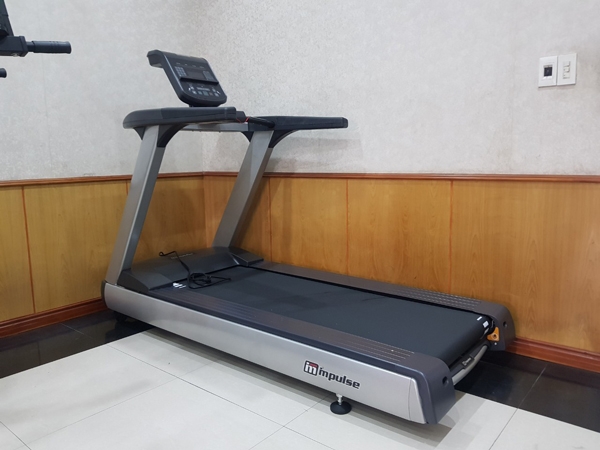 Máy chạy bộ điện Impulse RT500