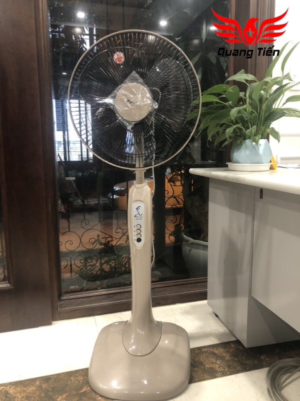 Quạt cây Ching Hai không điều khiển HS916B