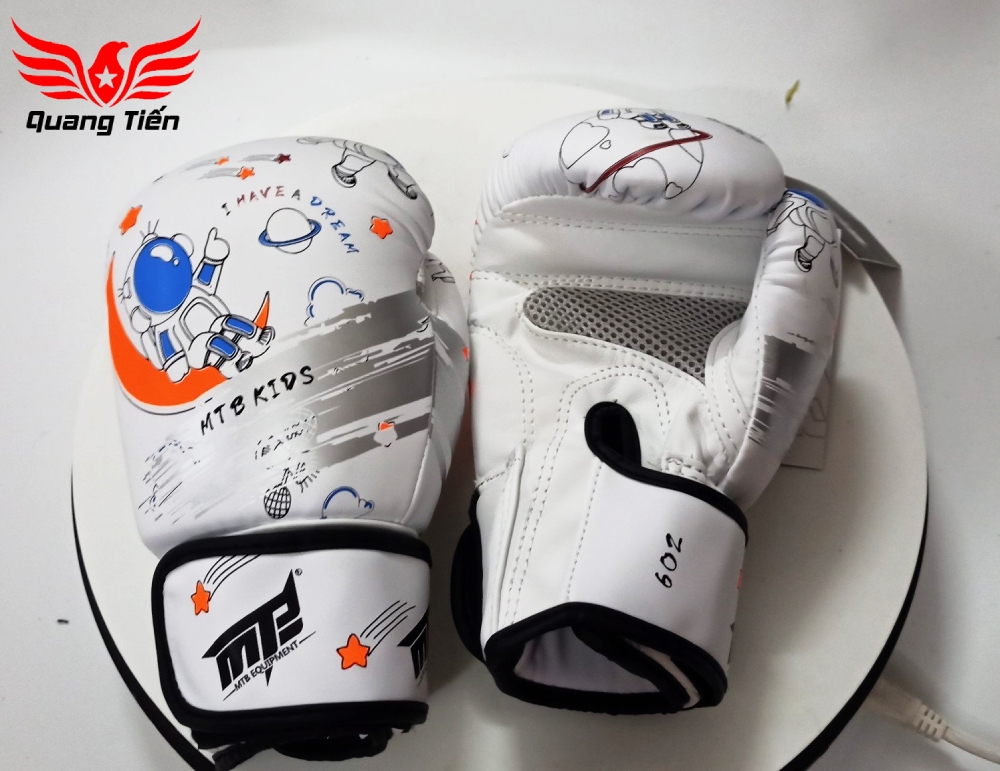 Găng tay boxing mini màu trắng MTB trẻ em 6oz 6.0 new cá tính new 2025