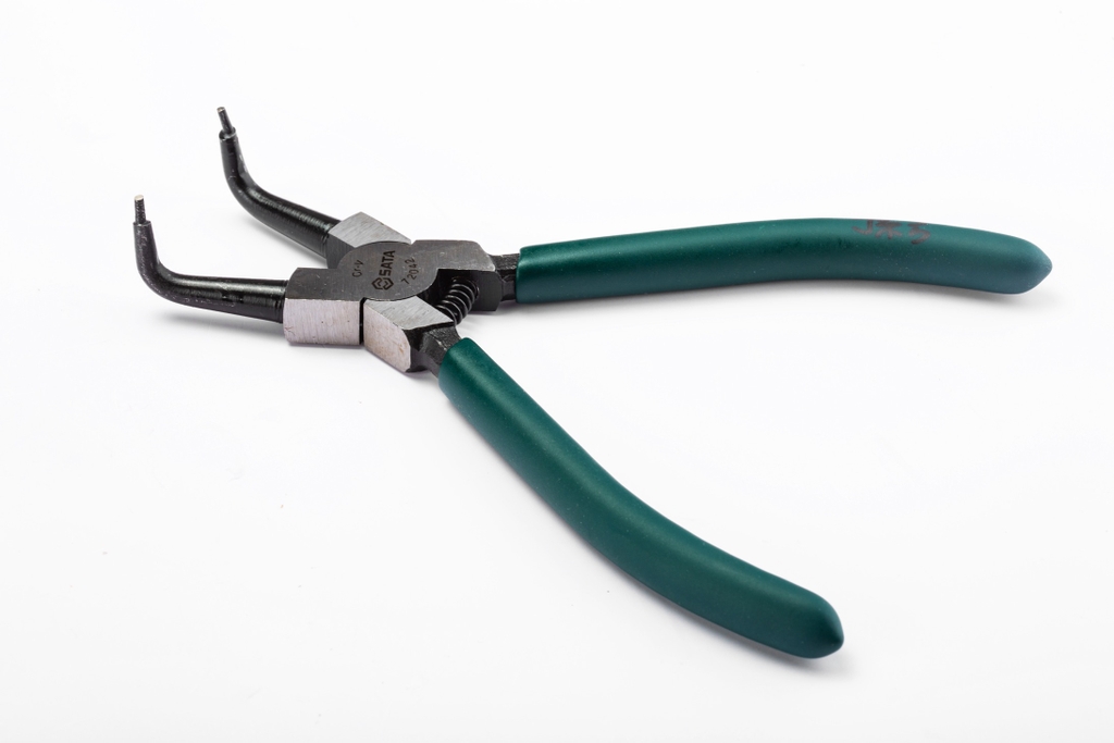 Kìm mở phe trong mũi cong SATA 7 inch 72042