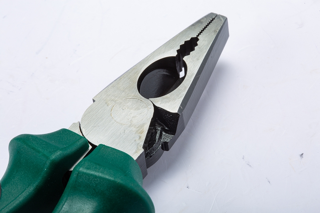 Kìm cắt tổng hợp SATA 7 inch 72202B - High Leverage Combination Pliers 7