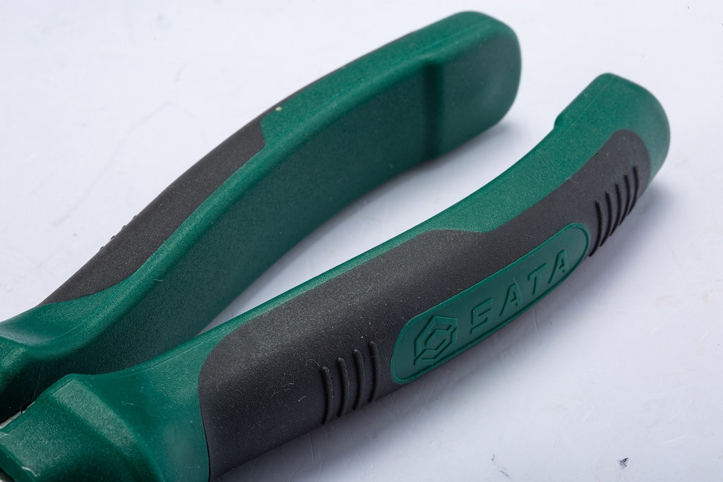 Kìm cắt tổng hợp SATA 7 inch 72202B - High Leverage Combination Pliers 7