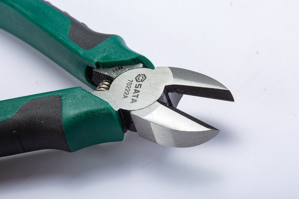 Kìm đa năng mũi cong SATA 6 inch 70222A