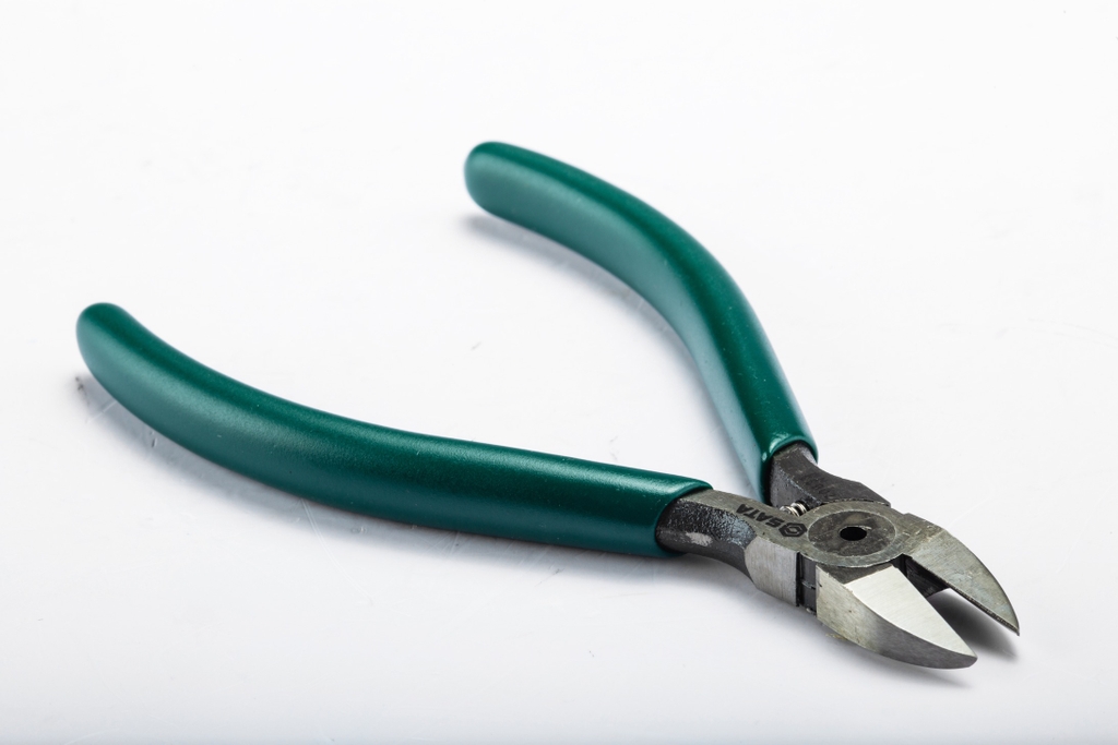 Kìm cắt lưỡi phẳng có lò xo SATA 5 inch 70633