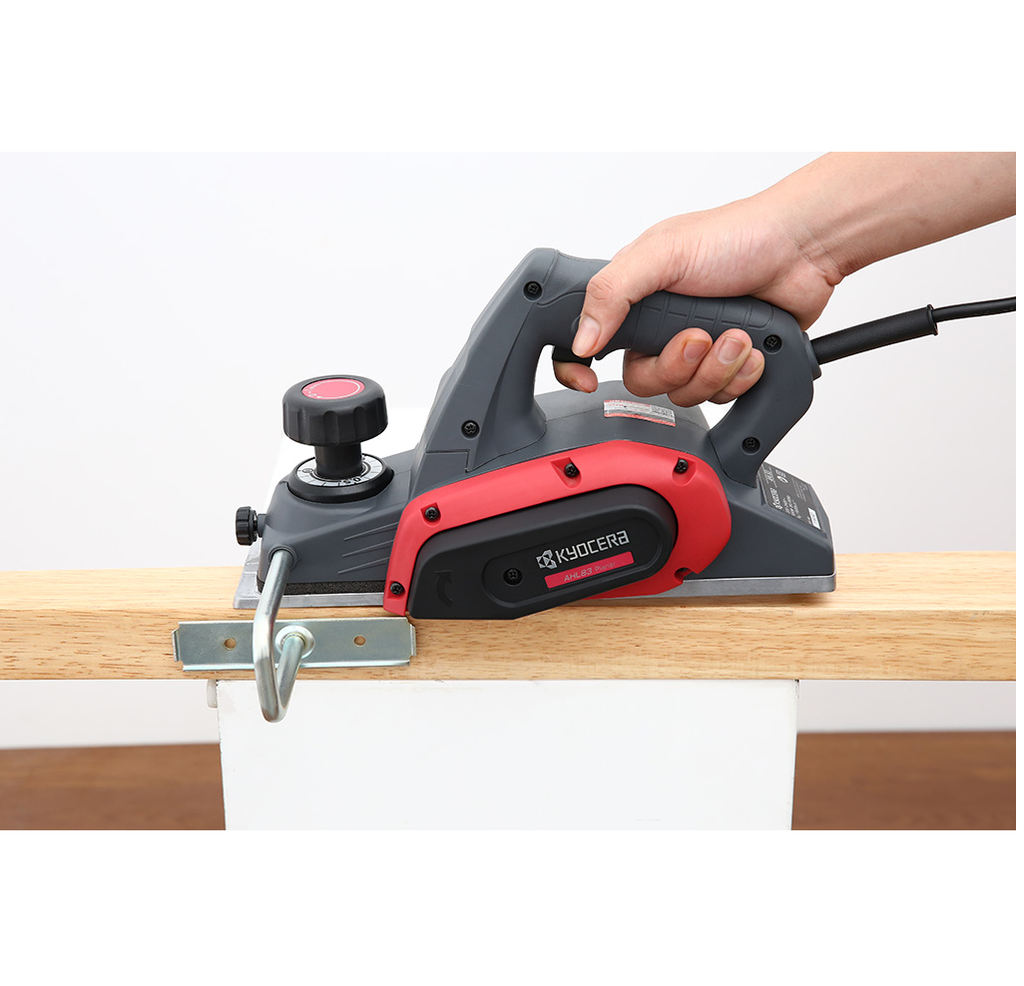 Máy bào gỗ điện 550W-82mm Kyocera AHL83
