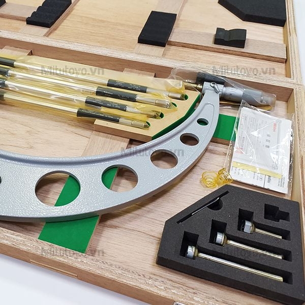 Panme đo ngoài cơ khí 300-400mm/0.01mm Mitutoyo 104-142A