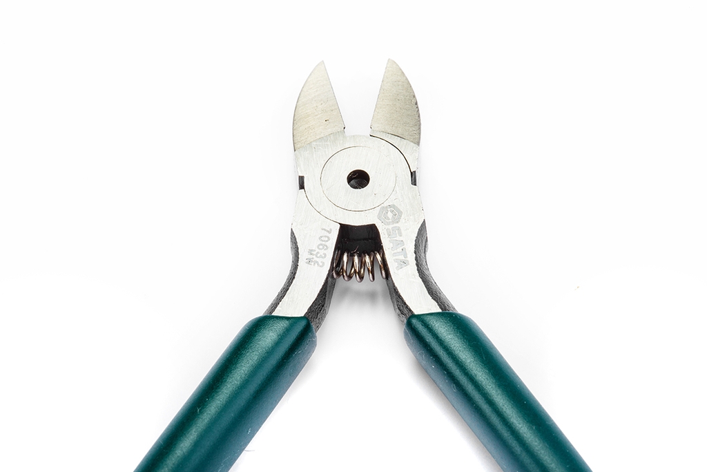 Kìm cắt mũi cong có lò xo SATA 4 inch 70631