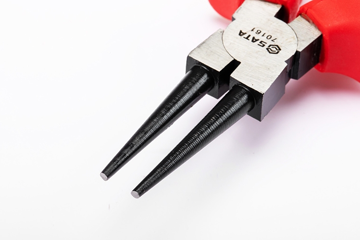 Kìm lấy phe mũi thẳng cách điện từ 6 inch SATA 70161 - INSULATED ROUND PLIER 6