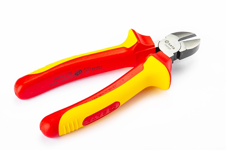 Kìm cắt mũi cong VDE SATA 7 inch 70233
