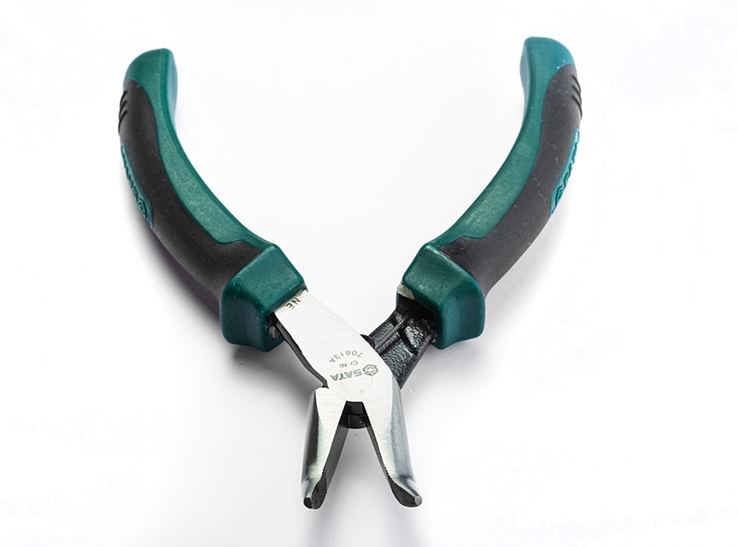 Kìm mũi cong nhỏ SATA 5.5 inch 70613A