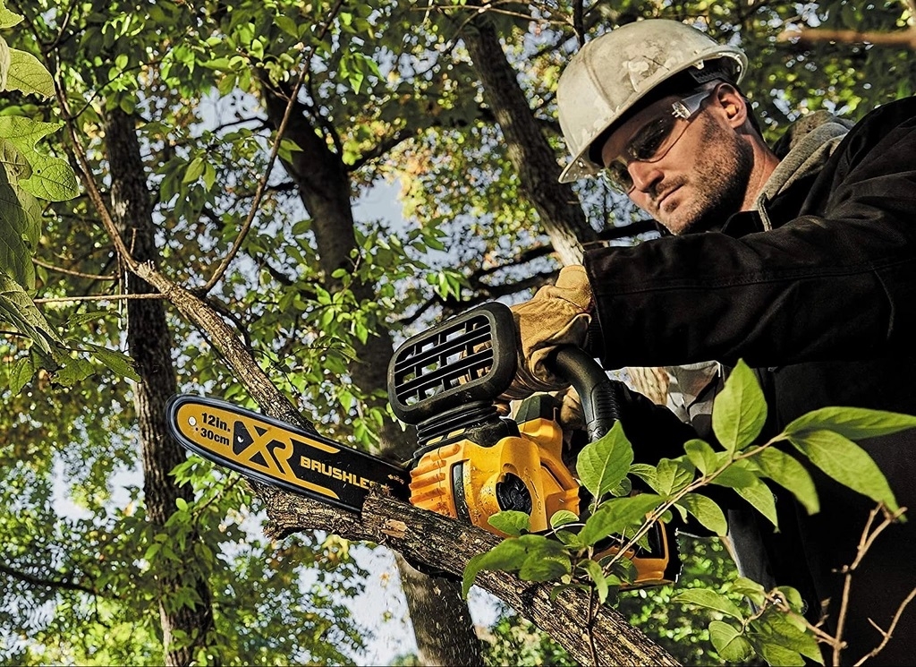 Máy cưa xích dùng pin Dewalt DCCS620B
