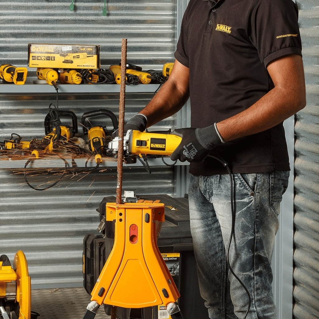 Máy mài góc 850W Dewalt DW802-B1