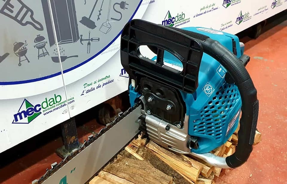 Máy cưa xích xăng TG5602411 TOTAL