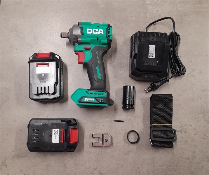 Máy siết buloong dùng pin DCA ADPB358EM