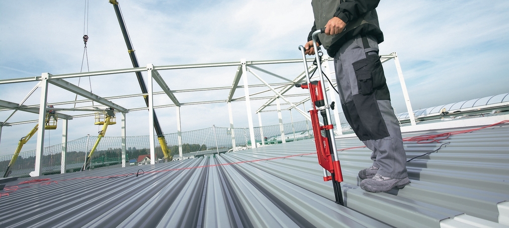 Máy vặn vít xây dựng kim loại dùng điện ST 1800 230V Hilti #378548