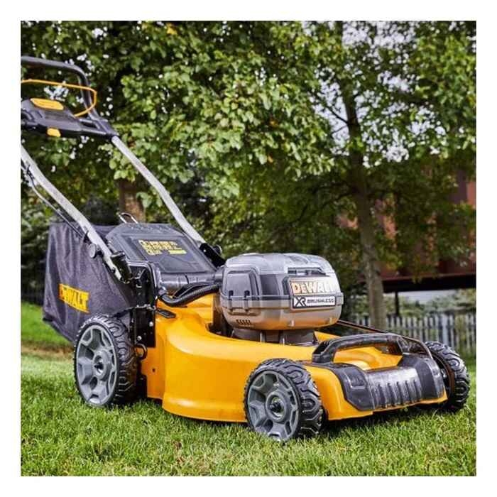 Máy cắt cỏ xe đẩy sân vườn dùng pin Dewalt DCMW564N-XJ