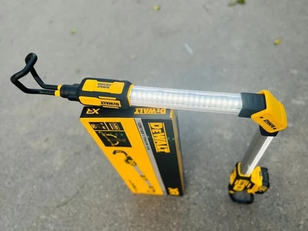 Đèn pin 20V Dewalt DCL045-XJ