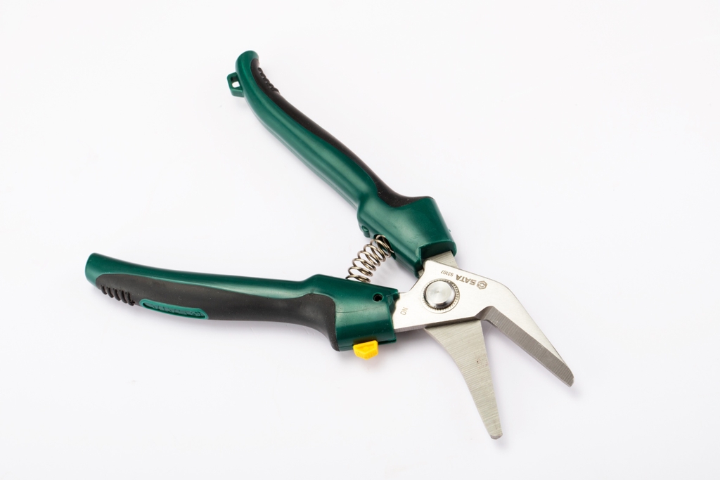 Kéo cắt góc dây điện mũi cong 8 inch SATA 93107 - ELECTRICANS ANGLED SCISSORS 8