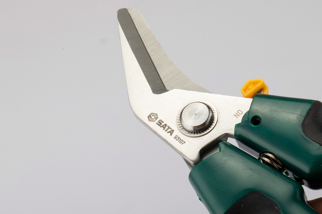 Kéo cắt góc dây điện mũi cong 8 inch SATA 93107 - ELECTRICANS ANGLED SCISSORS 8