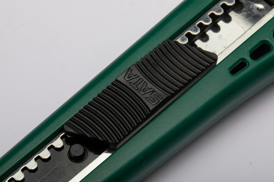 Dao tiện ích bằng nhựa SATA 93422A