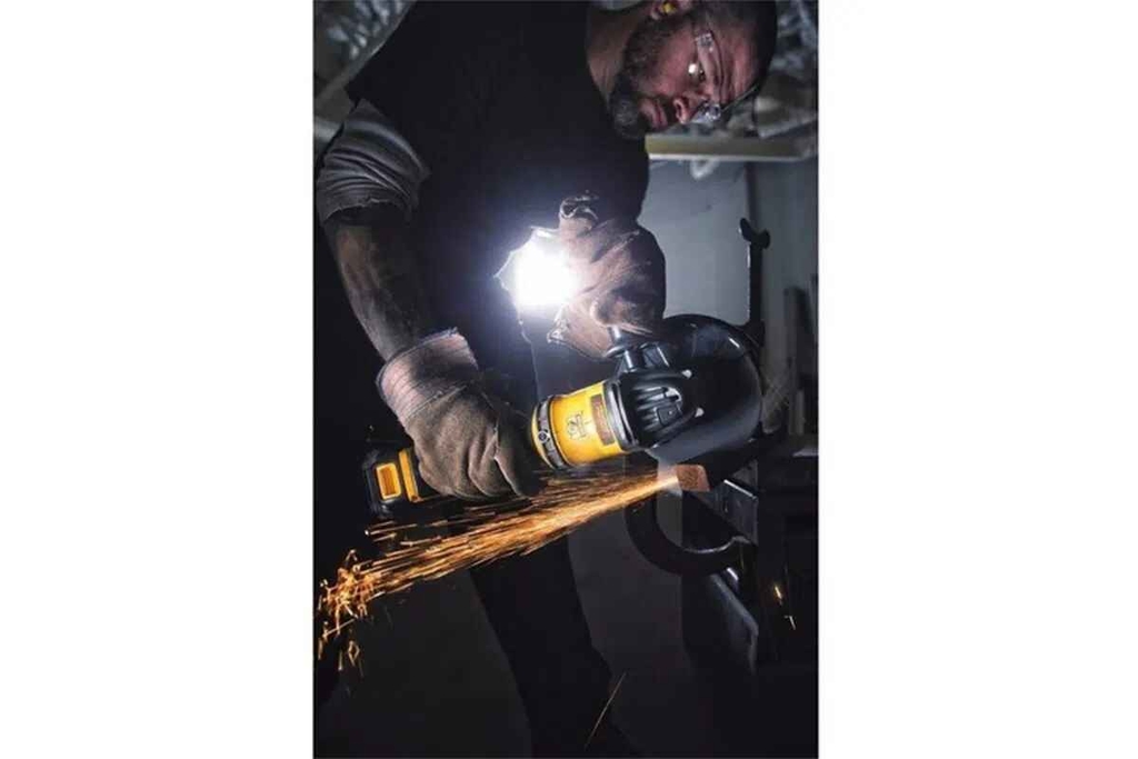Dewalt DCG413BM2 Máy mài góc pin 20Vmax/BL (Thân máy + 2 Pin DCB182 4Ah + Sạc DCB1104 + Túi vải)