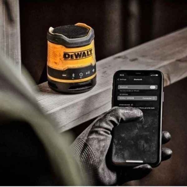 Loa mini Dewalt DCR009-XJ