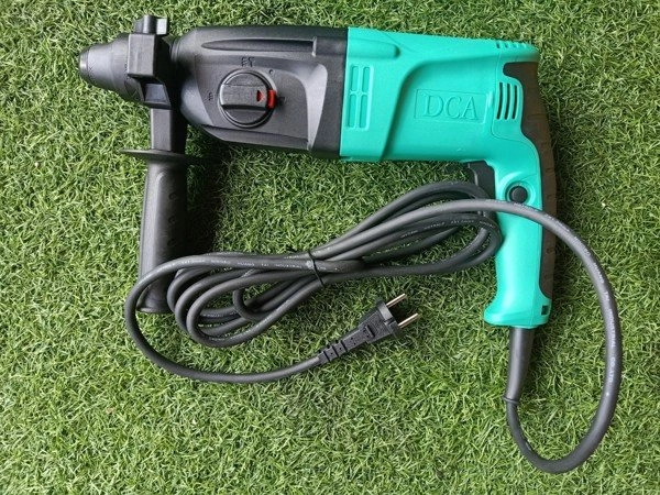 Máy khoan đục điện DCA AZC05-28B