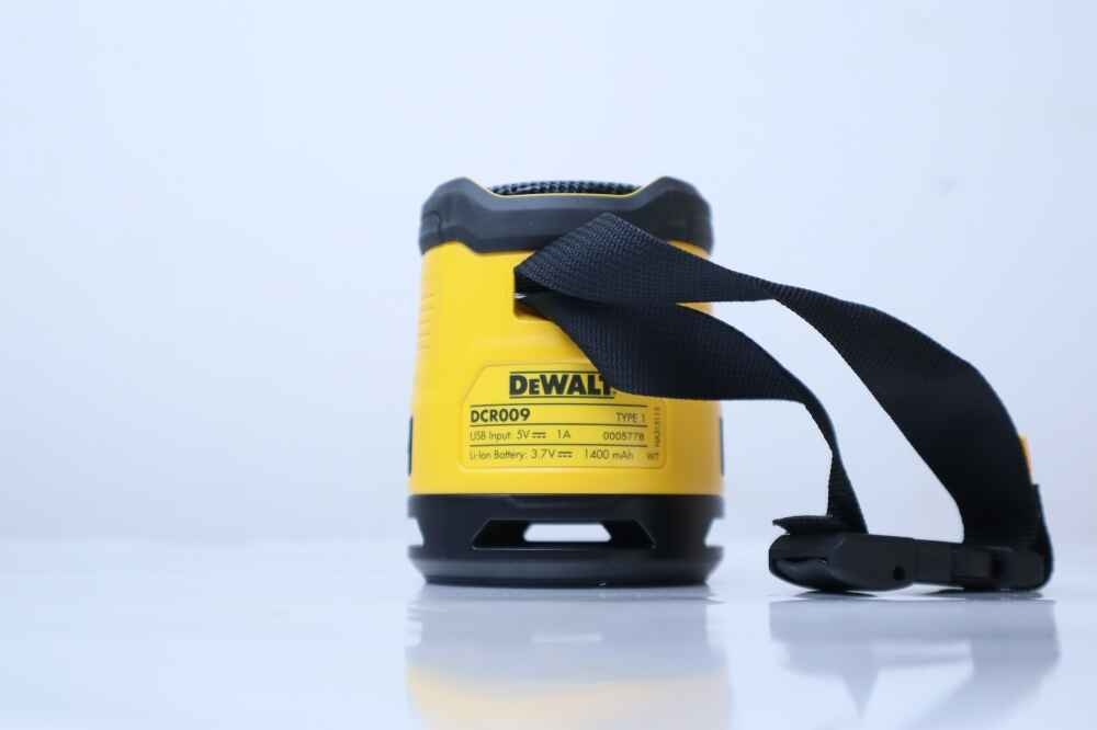 Loa mini Dewalt DCR009-XJ