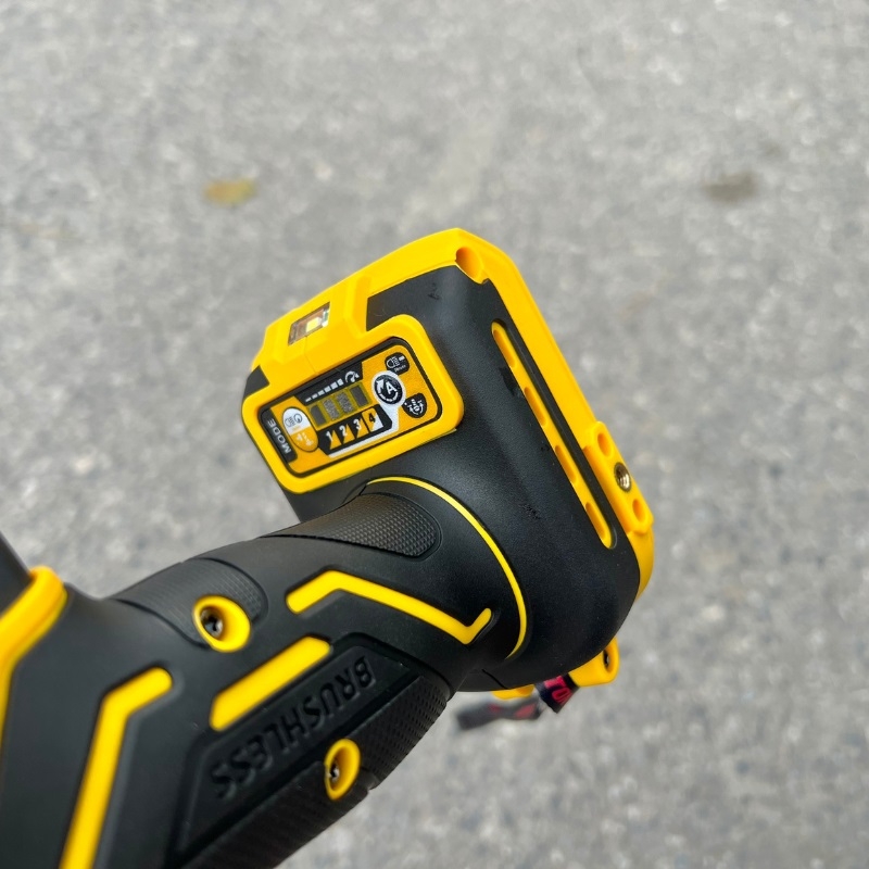 Máy siết bulong pin Dekton D20-IW550PRO (Chung chân pin Dewalt)