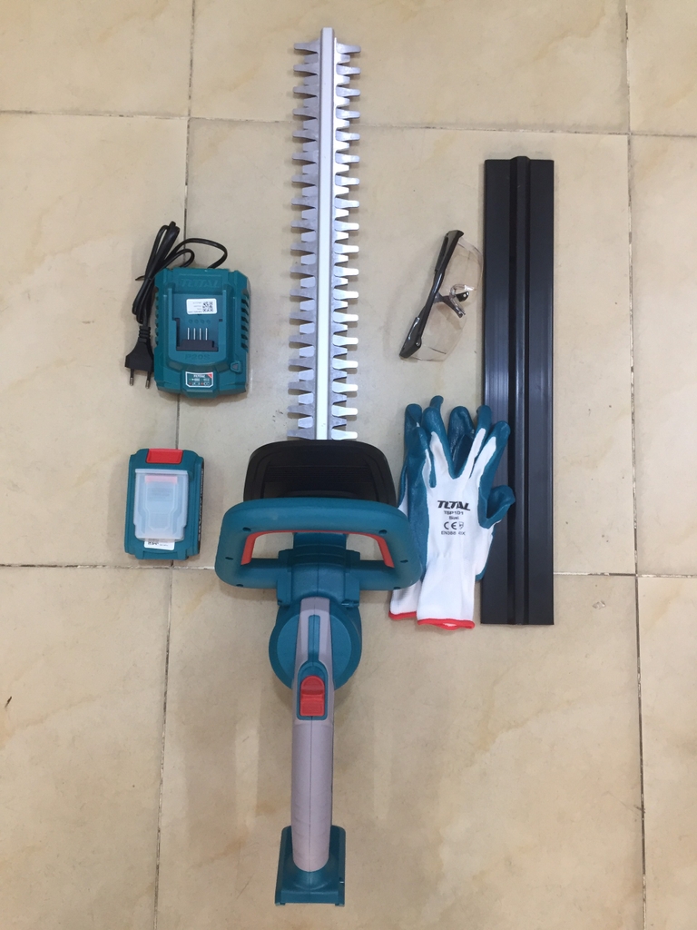 Máy cắt hàng rào dùng pin 20V THTLI20461 TOTAL