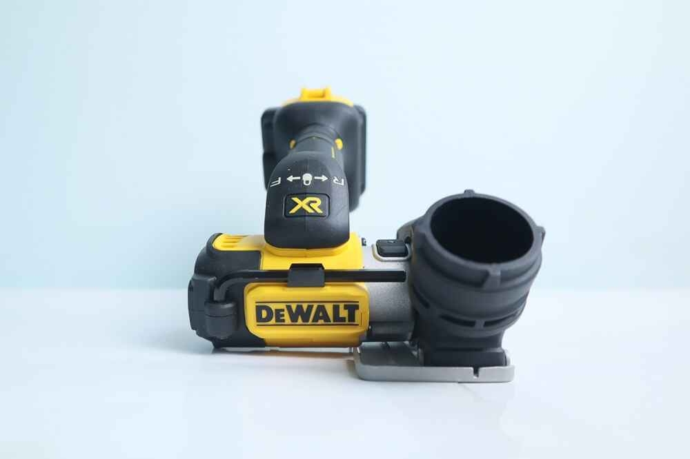 Máy cắt đa năng dùng pin Dewalt DCS438B