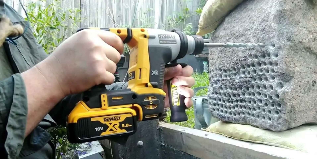 Máy khoan đục dùng pin Dewalt DCH172N -KR