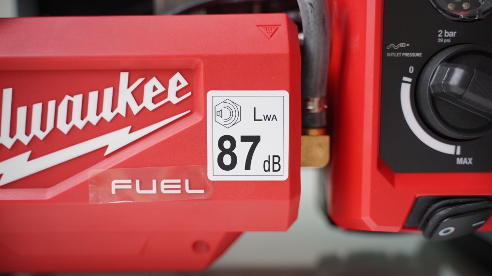 Máy nén khí dùng pin 18V Milwaukee M18 FAC-0