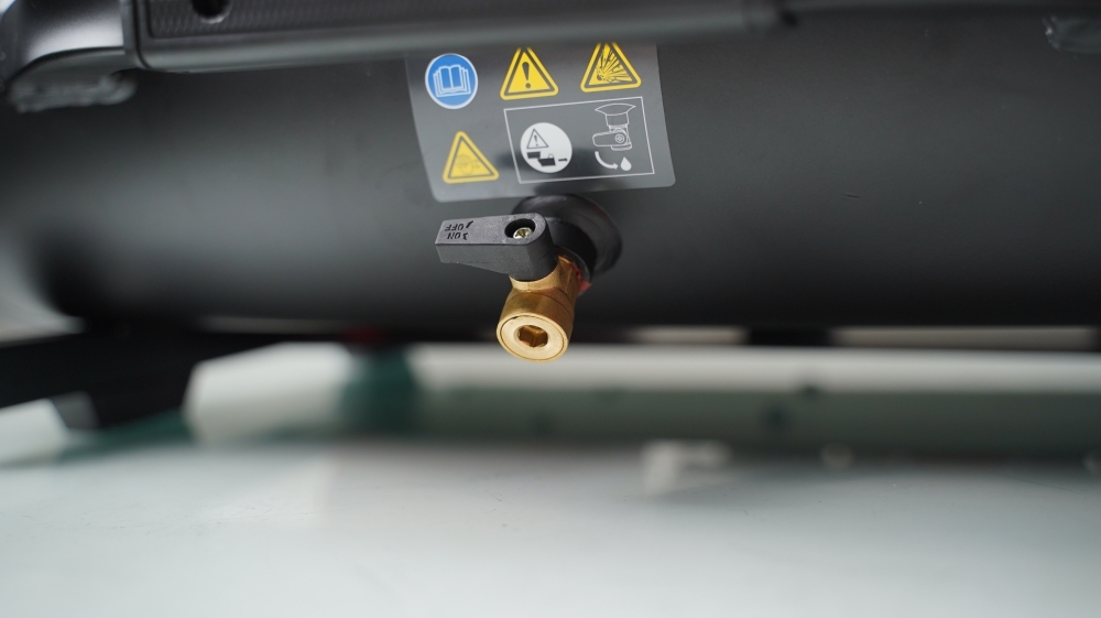 Máy nén khí dùng pin 18V Milwaukee M18 FAC-0