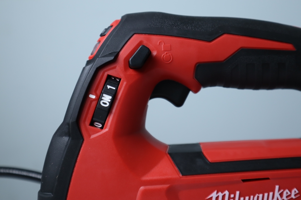 Máy tra mỡ dùng pin 18V Milwaukee M18 GG-0